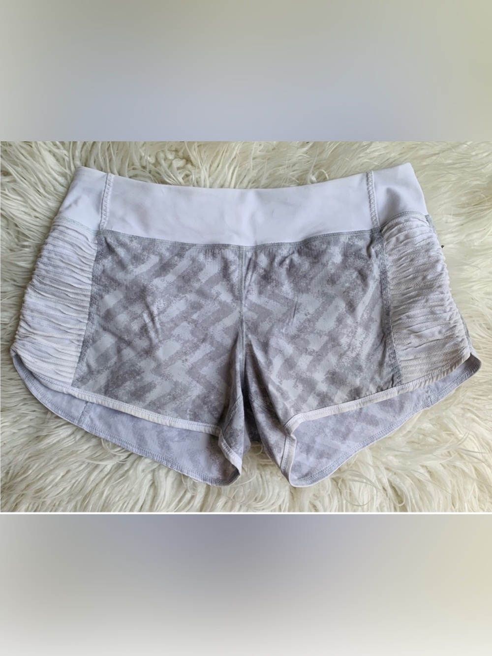 Lululemon Run Bright At Night Shorts Blazer Print White Gray Size 8